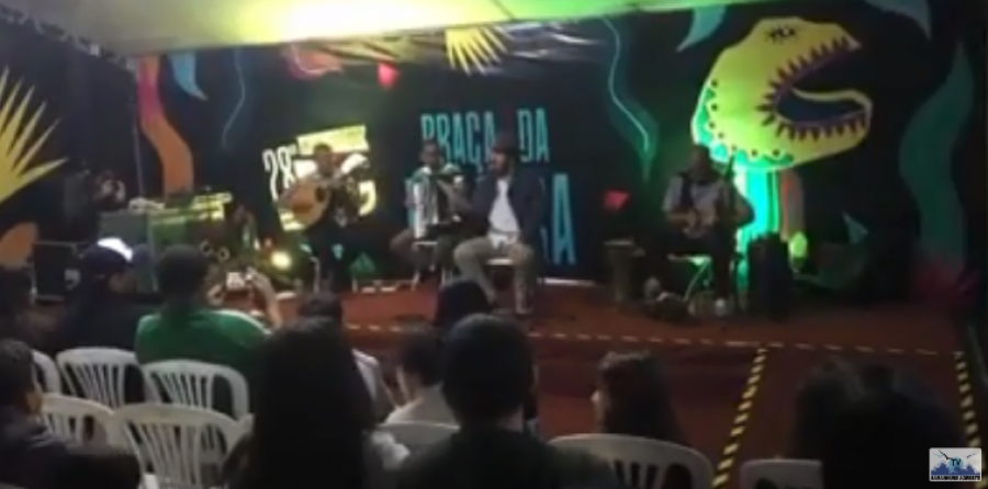 A Pra&ccedil;a da Palavra teve sua programa&ccedil;&atilde;o encerrada no 28&ordm; FIG por um belo recital protagonizado por Adiel Luna